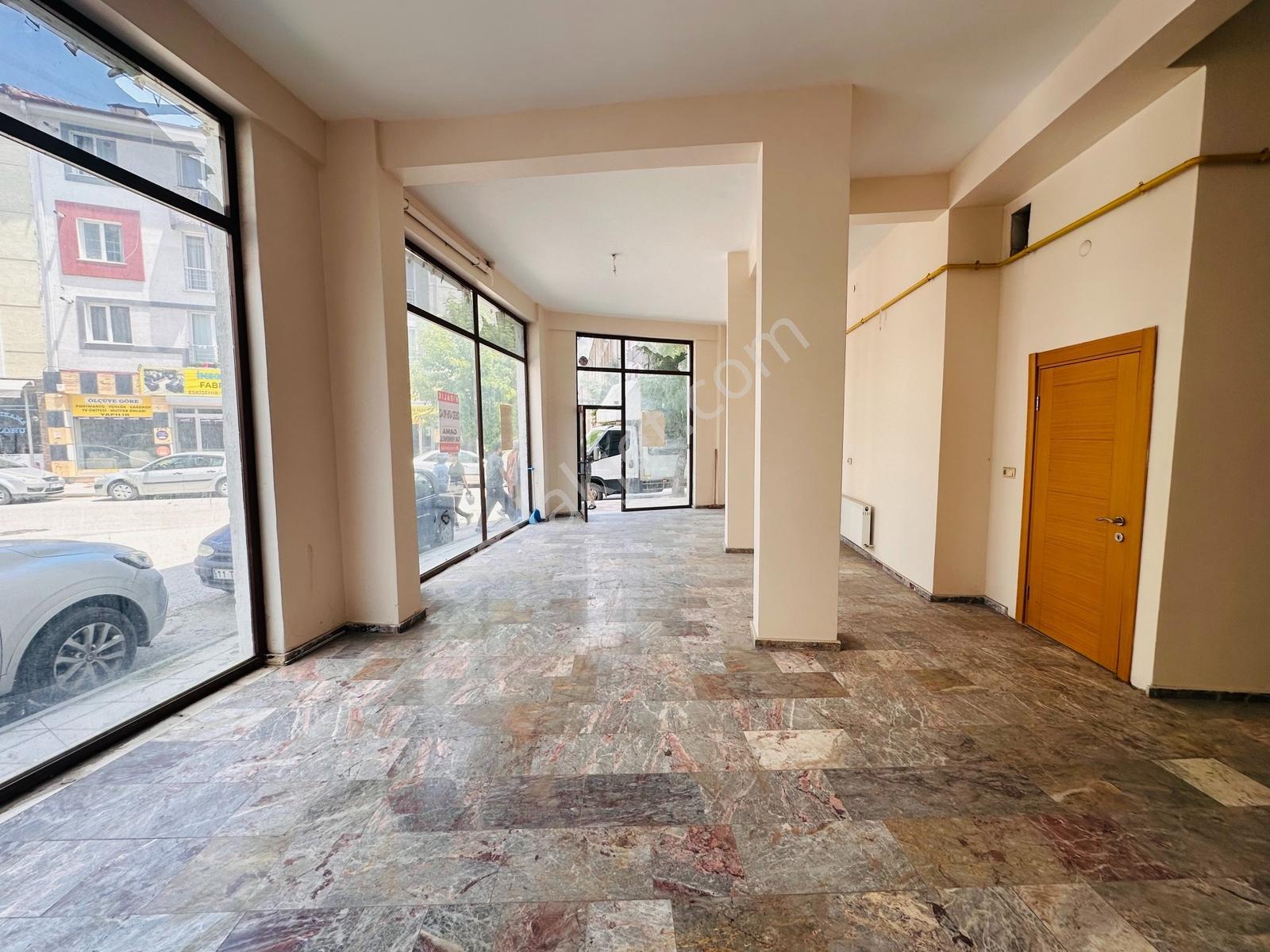 Gama Gayrimenkul'den 200m2 Zemin +200m2 Depolu Kiralık Mağaza - Görsel 6