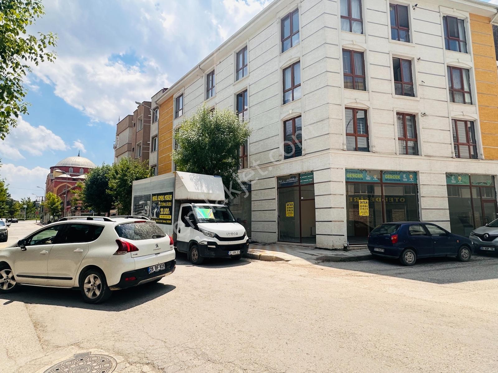 Gama Gayrimenkul'den 200m2 Zemin +200m2 Depolu Kiralık Mağaza - Görsel 2