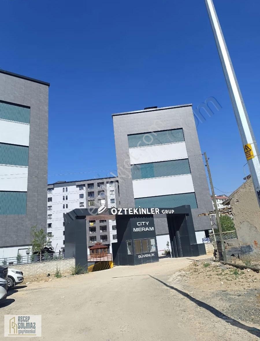 Ahmet Özcan Cad. Satılık Site İçerisi 3+1 Ara Kat Daire Güney