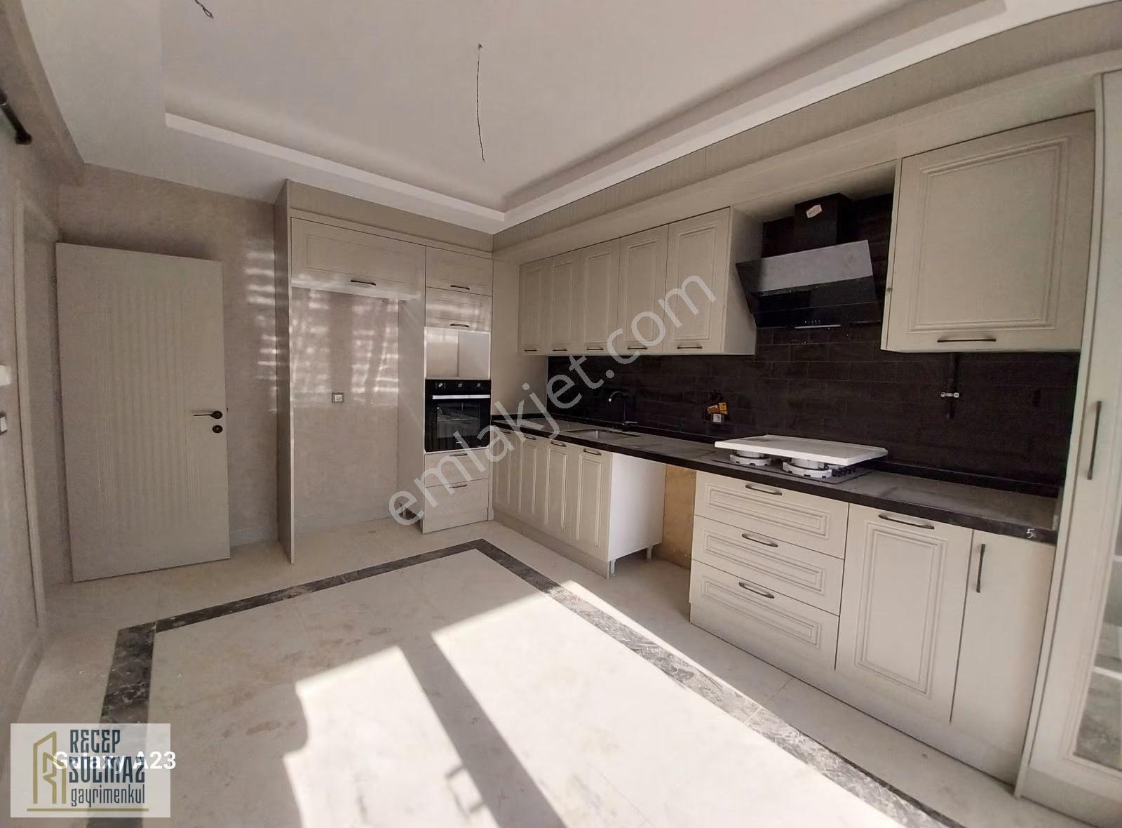 Ahmet Özcan Cad. Satılık Site İçerisi 3+1 Ara Kat Daire Güney - Görsel 8