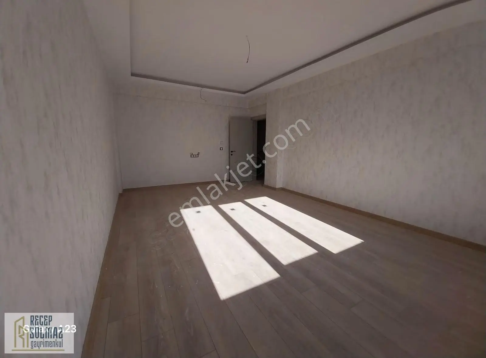 Ahmet Özcan Cad. Satılık Site İçerisi 3+1 Ara Kat Daire Güney - Görsel 4