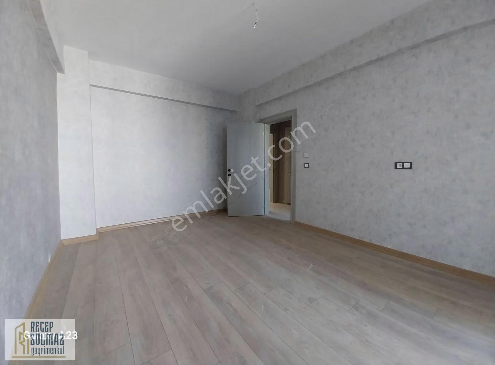 Ahmet Özcan Cad. Satılık Site İçerisi 3+1 Ara Kat Daire Güney - Görsel 10