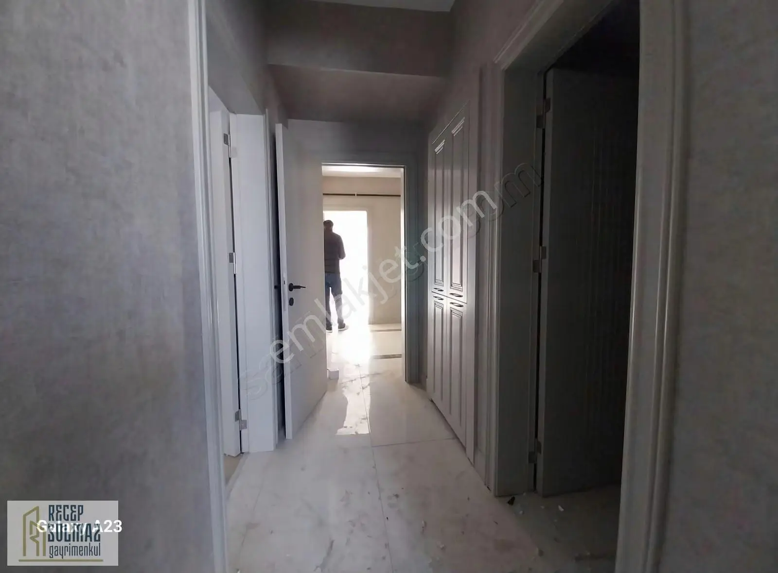 Ahmet Özcan Cad. Satılık Site İçerisi 3+1 Ara Kat Daire Güney - Görsel 3