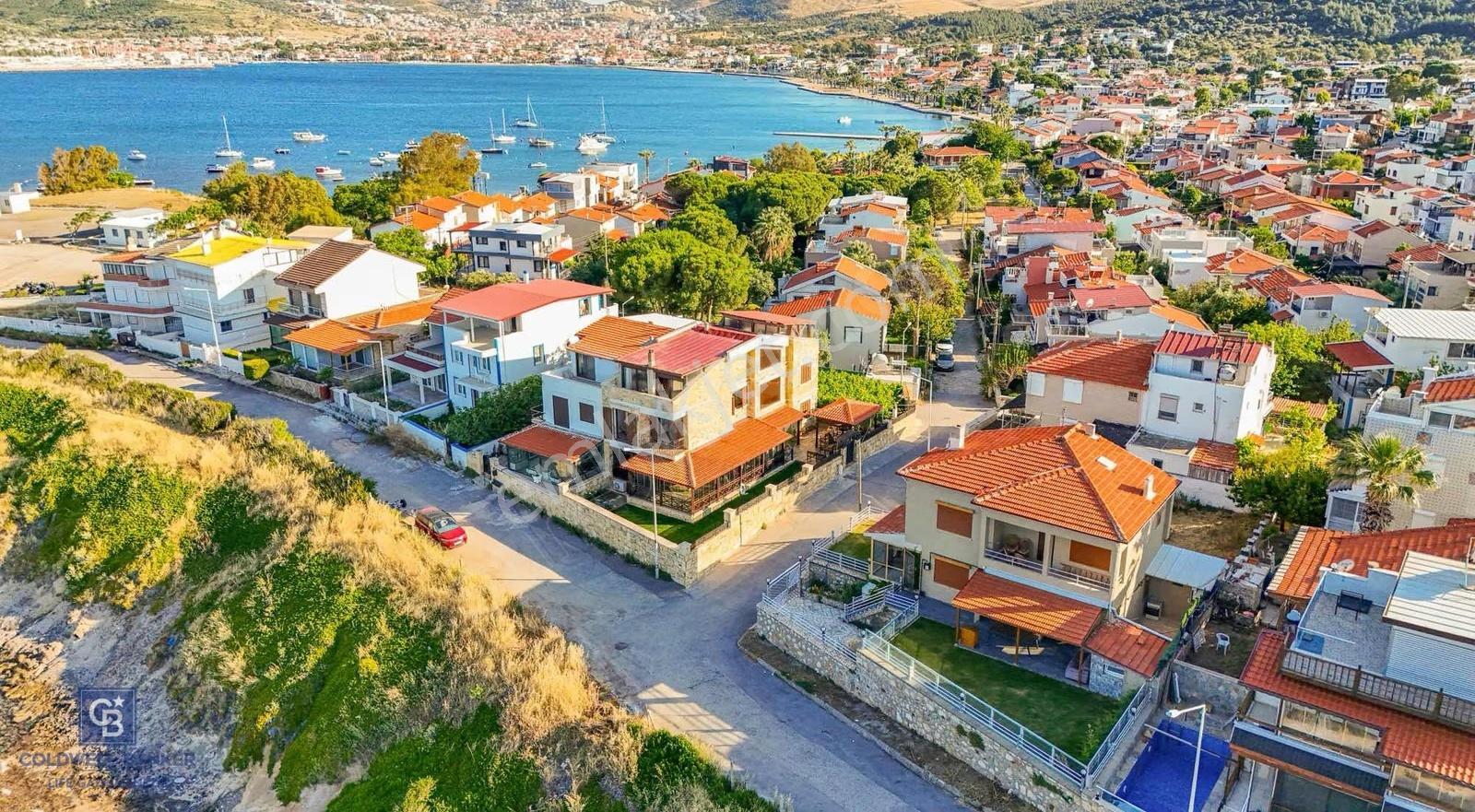 Yenifoça Burunucu'nda Deniz'e Sıfır Eşsiz Taş Villa - Görsel 27