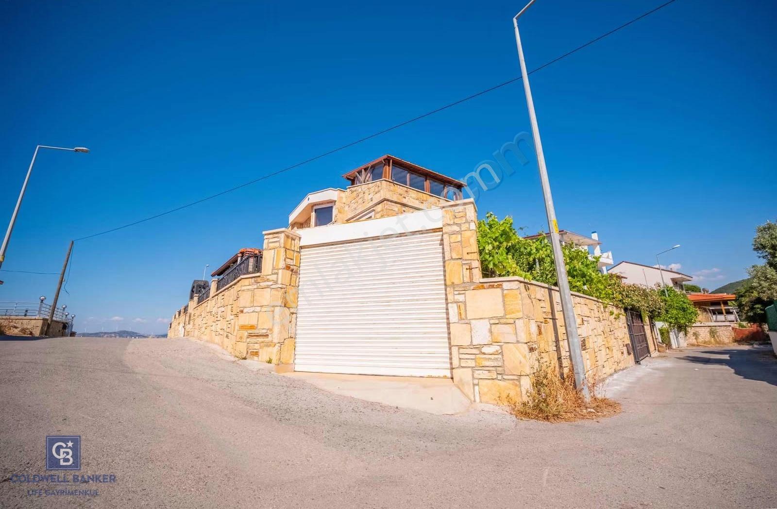 Yenifoça Burunucu'nda Deniz'e Sıfır Eşsiz Taş Villa - Görsel 23