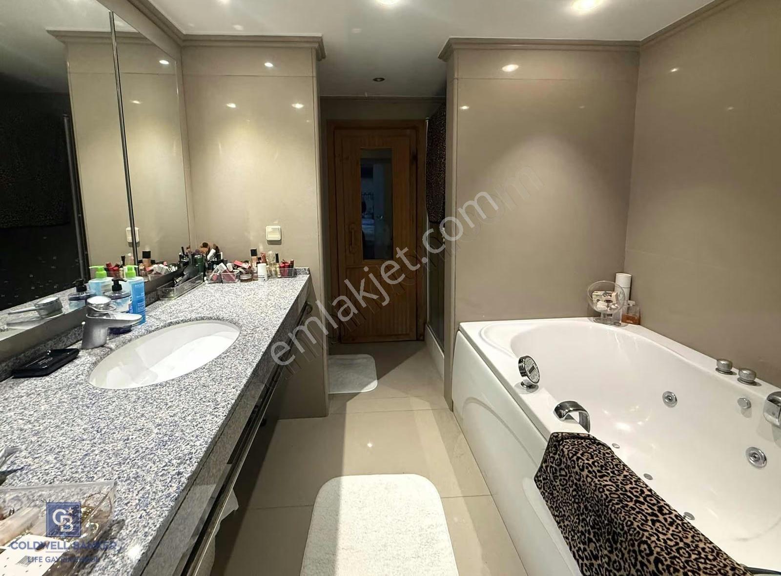 Bostanlı'nın Kalbinde 4+1 250 M2 Satılık Daire - Görsel 10