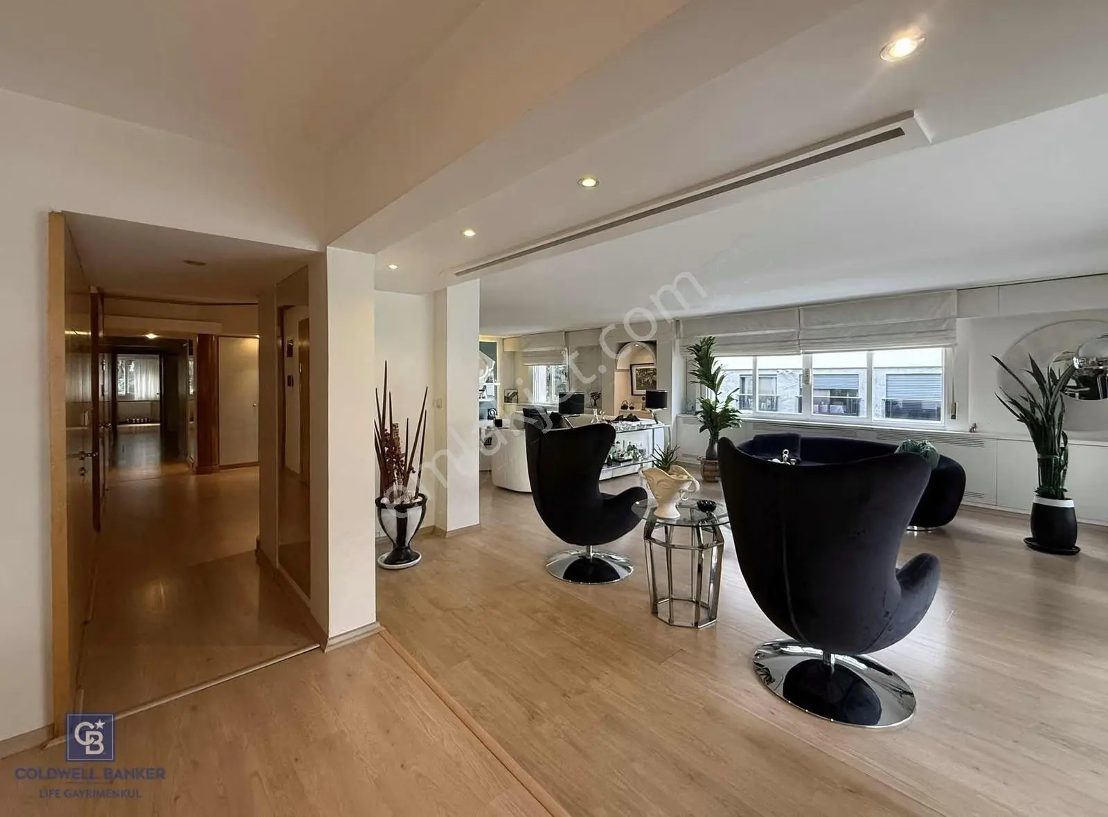 Bostanlı'nın Kalbinde 4+1 250 M2 Satılık Daire
