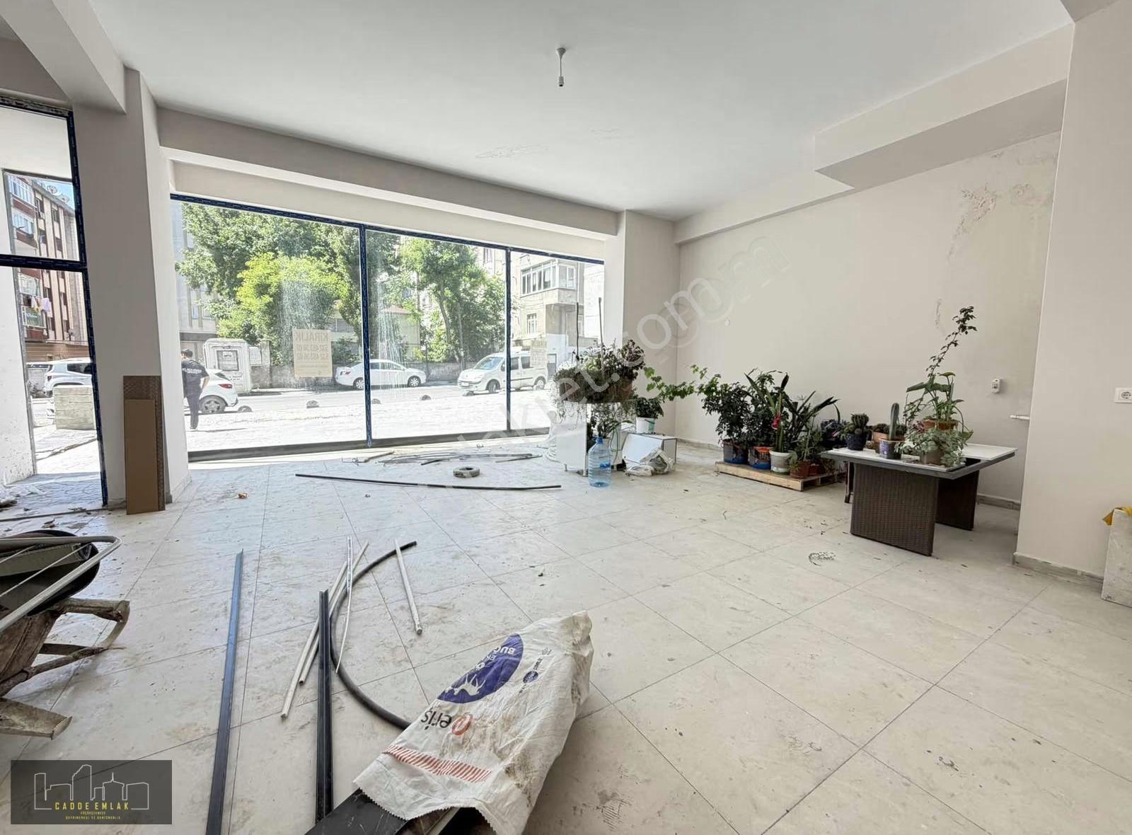 Cadde Emlak Sefaköy 100 M2 Merkezi Konumda Kiralık Dükkan - Görsel 3