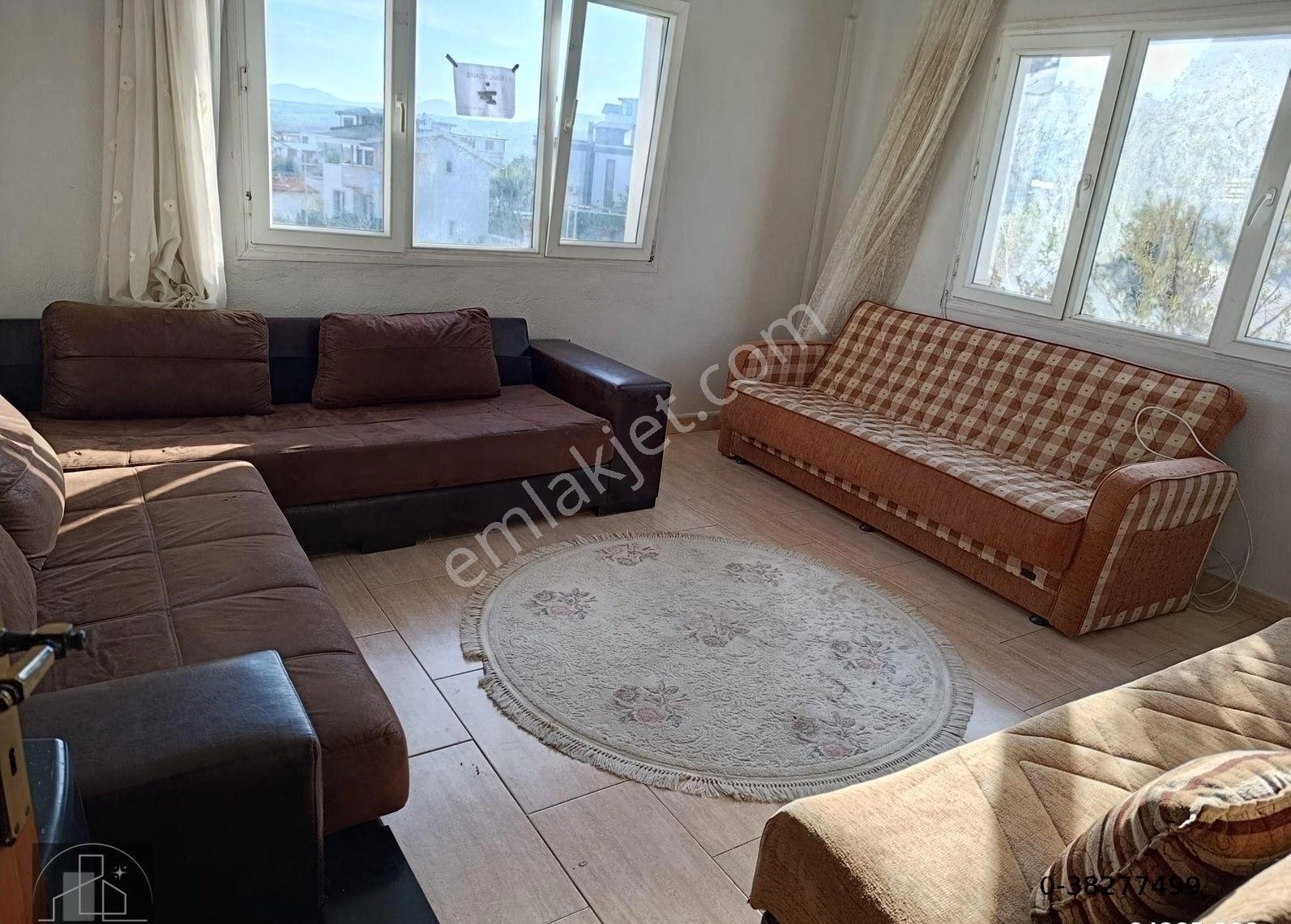 İzmir Seferihisar Zümrütevler Sitesi'nde Kiralık 2+1 Daire