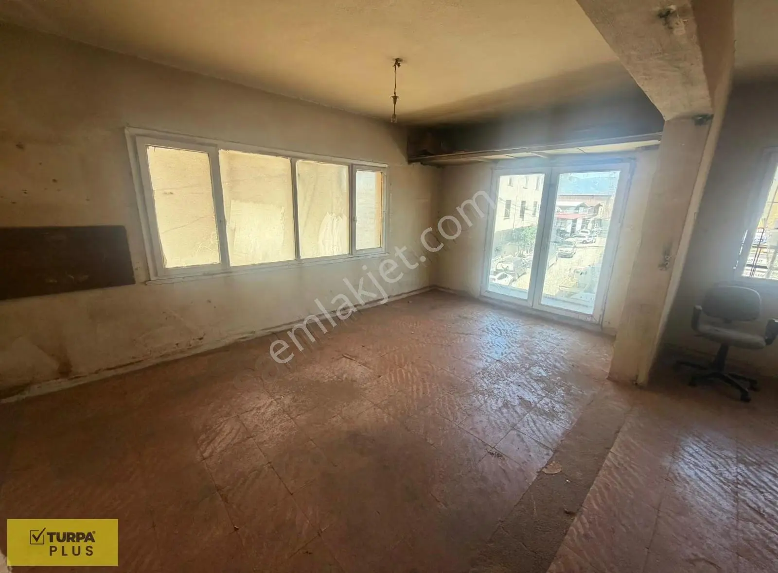 Karabağlar Sanayi İmalathaneye Uygun 2 Farklı Kiralık Dükkan - Görsel 4