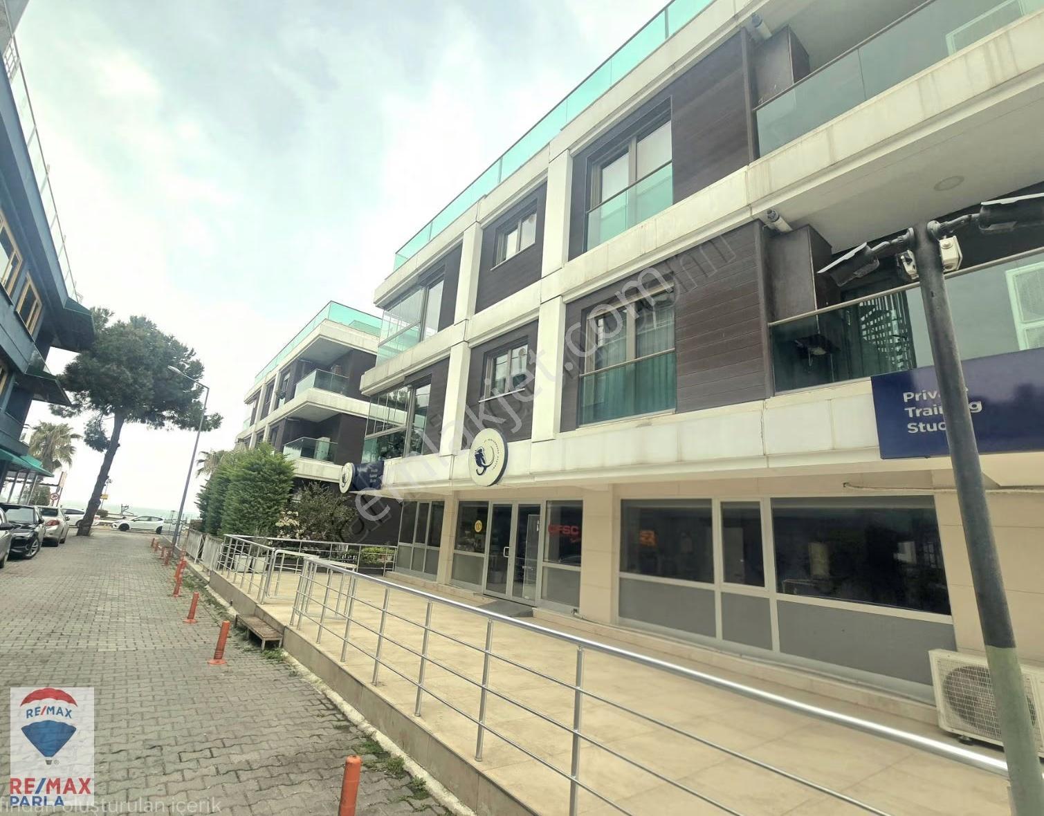 Atakum Ömürevlerinde Starbucksa Komşu Kiralık Prestijli İş Yeri