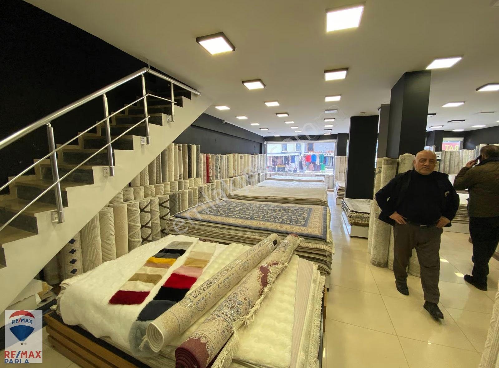 Geniş Vitrin Cepheli Satılık 3 Katlı Ticari İşyeri - Görsel 10