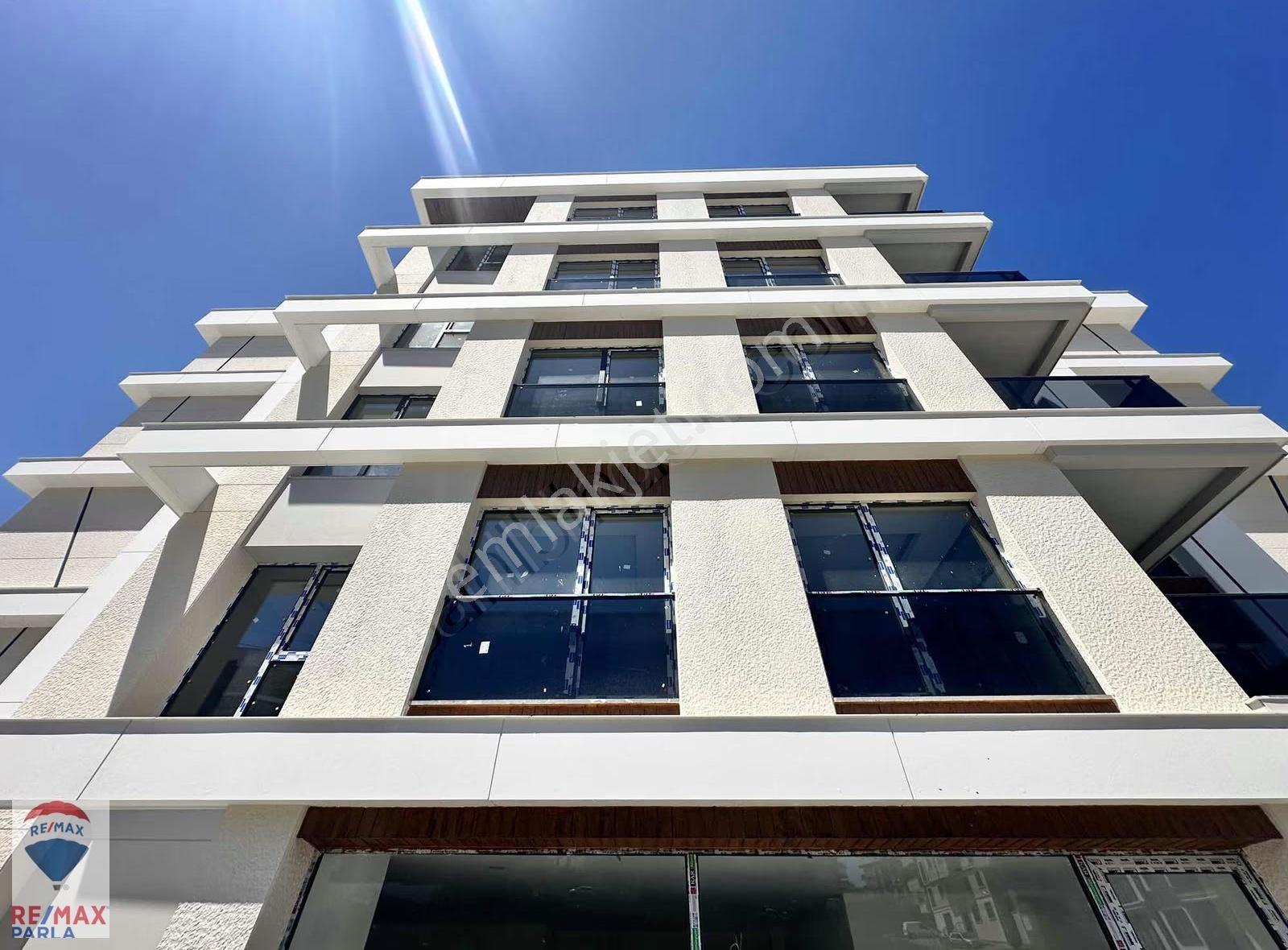 Atakum Nişantaşı Caddesi Cephe Kiralık 2+1 Daire - Görsel 5