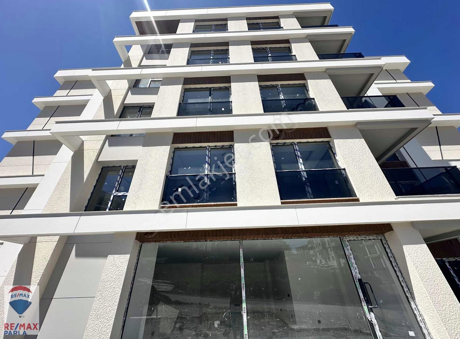 Atakum Nişantaşı Caddesi Cephe Satılık 2+1 Daireler - Görsel 12