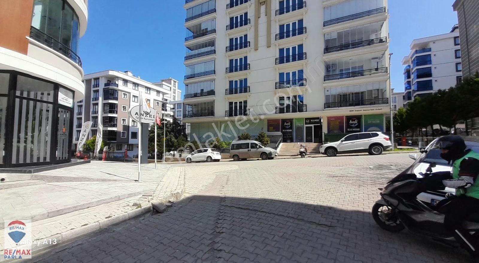 Cağaloğluna 3. Bina| Net 200 M2 L Satılık Köşe Dükkan - Görsel 2