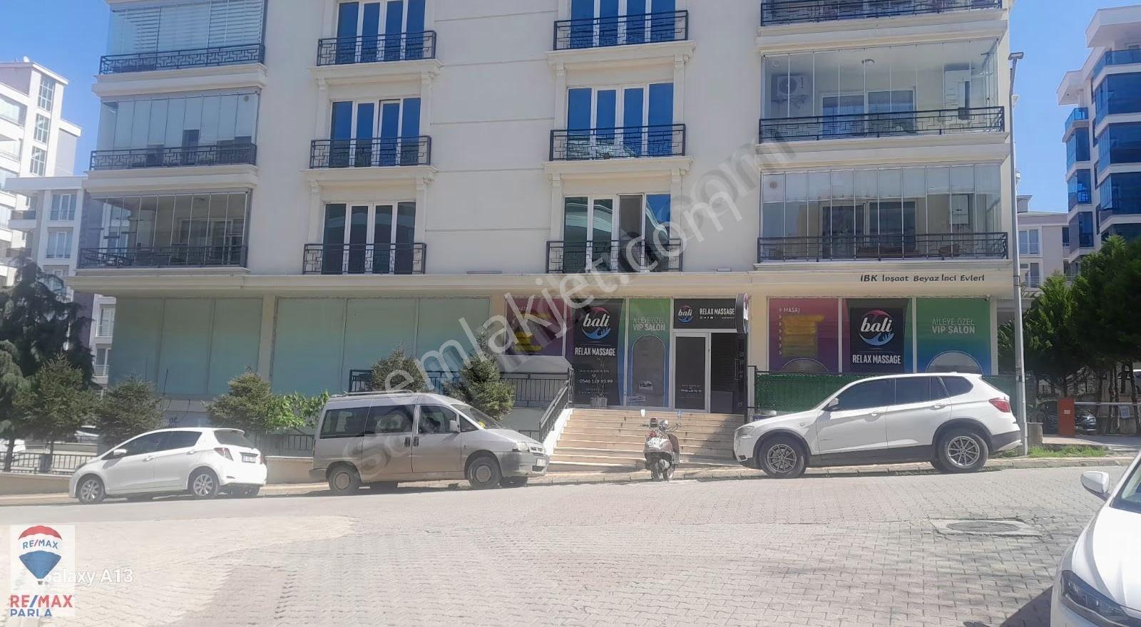 Cağaloğluna 3. Bina| Net 200 M2 L Satılık Köşe Dükkan