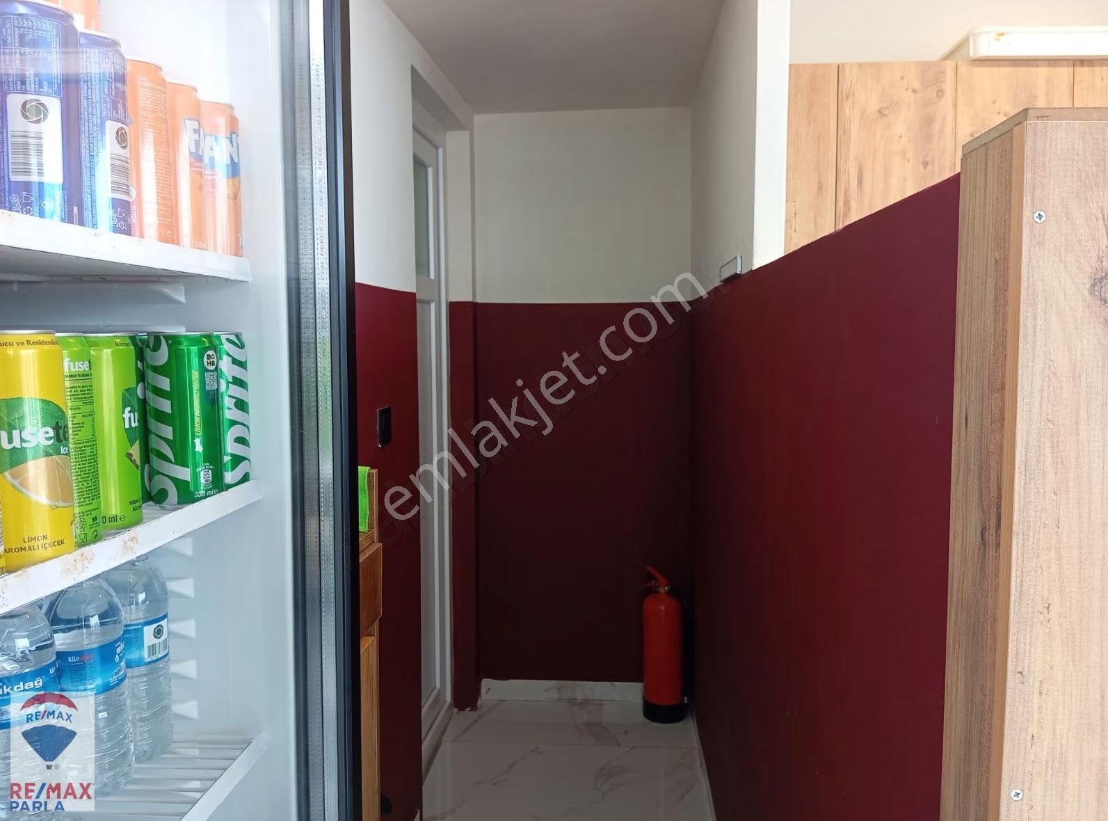 Remax Parla Ofisi'den Devren Kiralık Anayola Cephe Pizza Dükkanı - Görsel 15