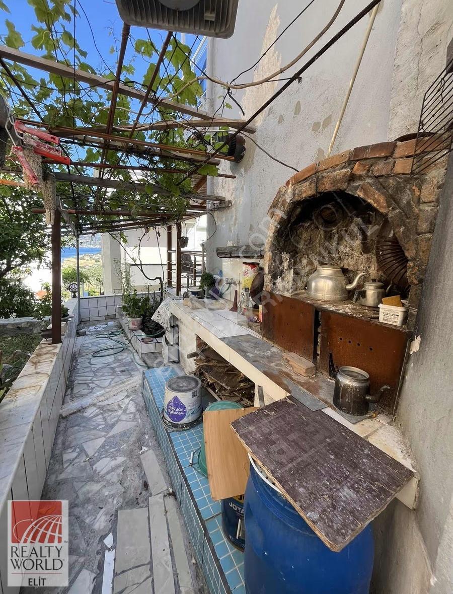 Yenifoçada Panoramik Deniz Manzaralı Satılık 2+1 Tripleks Villa - Görsel 3
