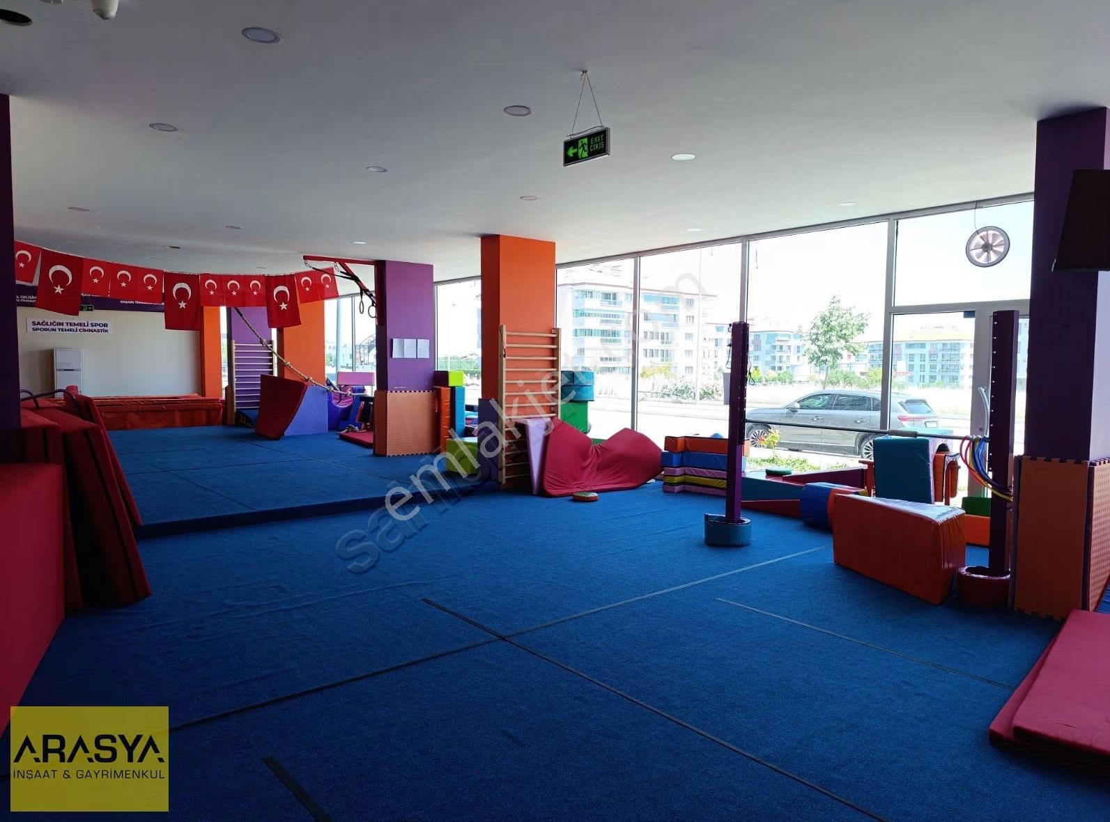 Evora Ya Çok Yakın 500 M2 Kiralık Dükkan