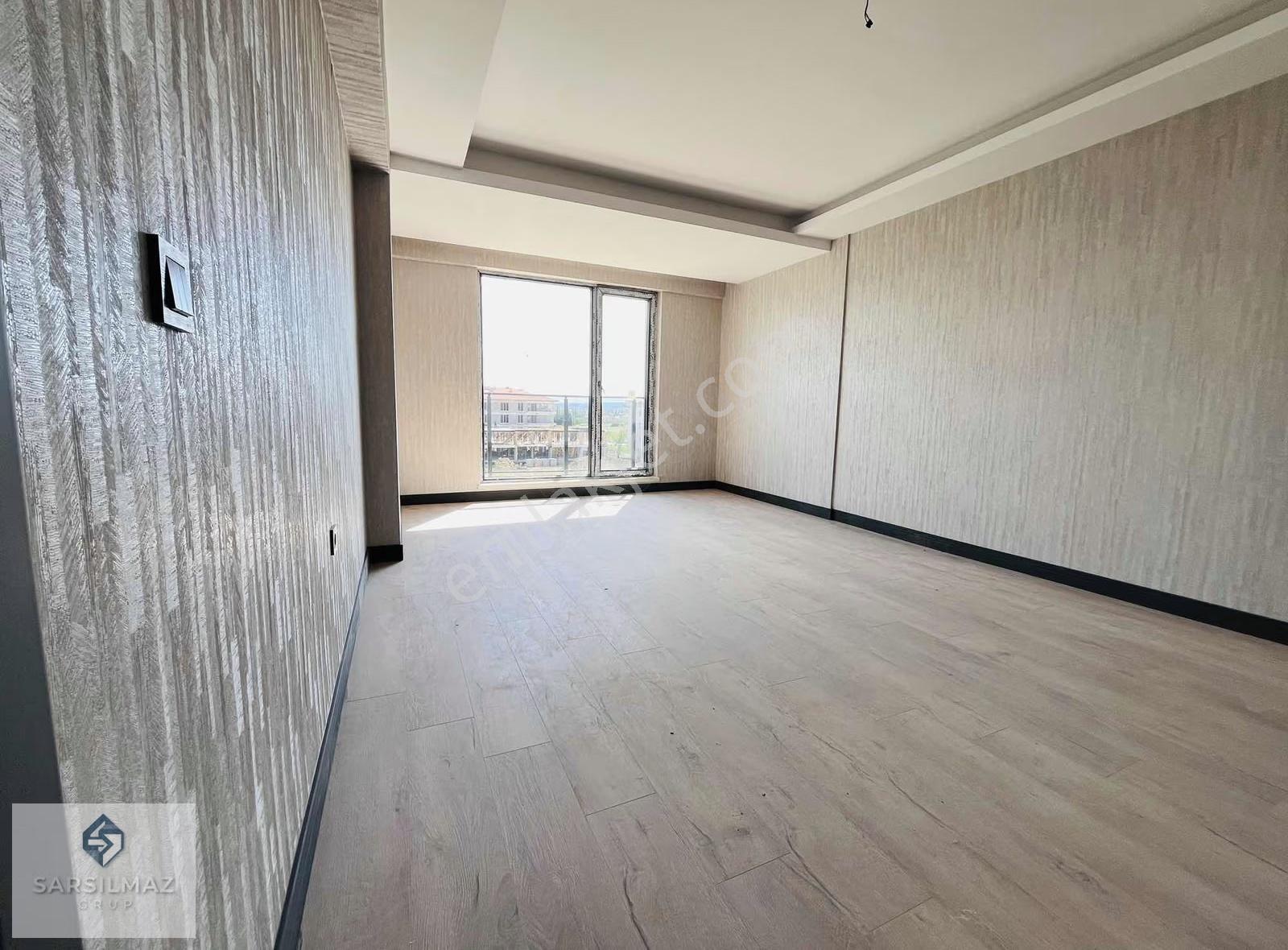 Site Tarzında Cam Balkonlu 3+1 Gökyay Caddesinde Kiralık 0 Daire