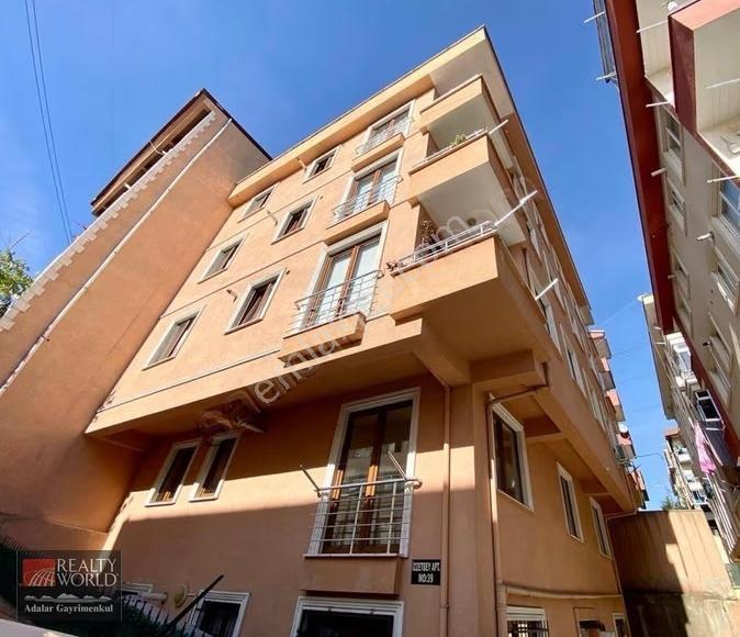 Ümraniye İstiklal Mahallesi'nde Metroya Yakın Kiralık 2+1