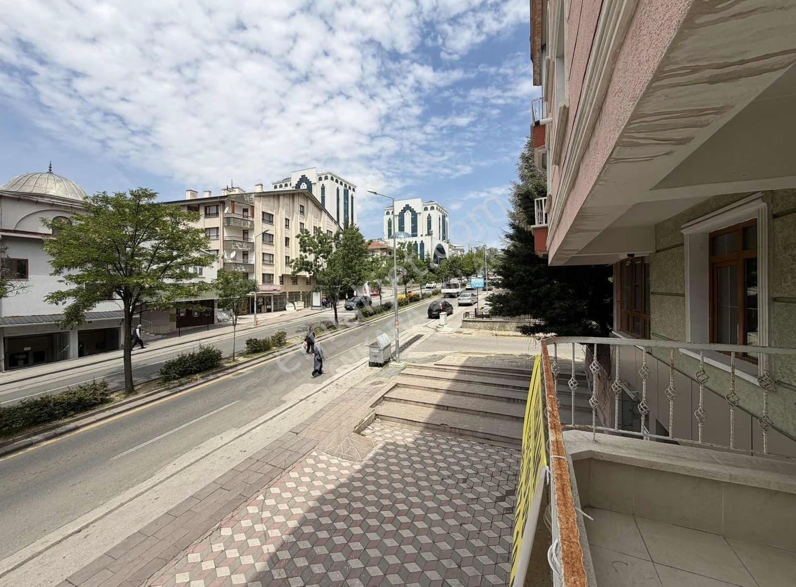 Fırsat Ayvalı Caddesi Merkezi Konumda Ön Cephe 1. Kat - Görsel 10