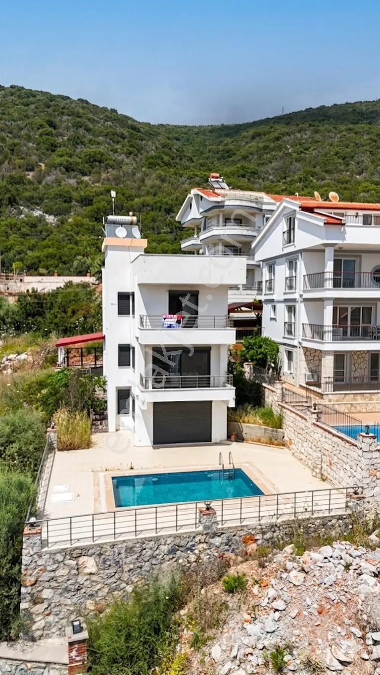 Didim Akbük’de Panaromik Deniz Manzaralı Triplex Müstakil Villa - Görsel 4