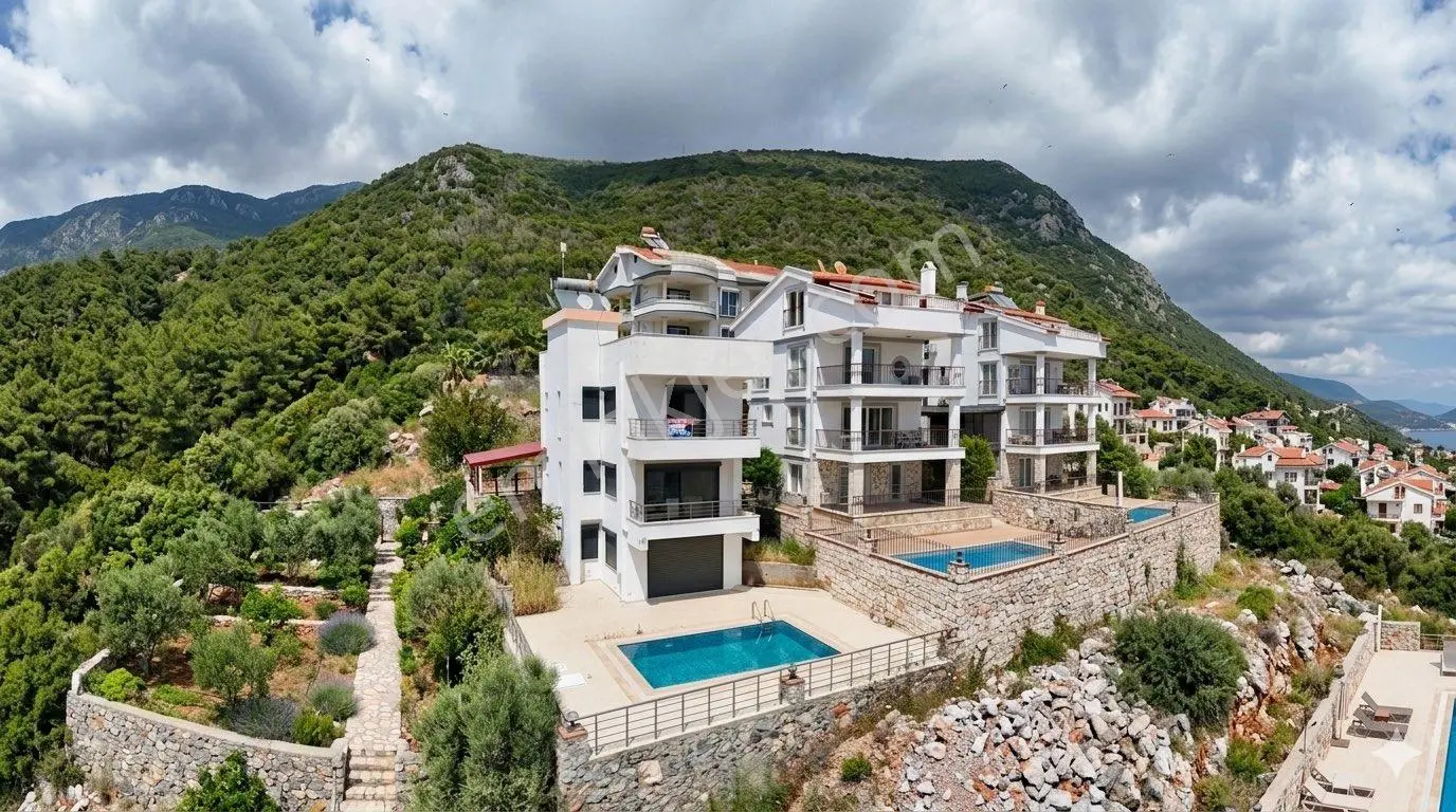 Didim Akbük’de Panaromik Deniz Manzaralı Triplex Müstakil Villa