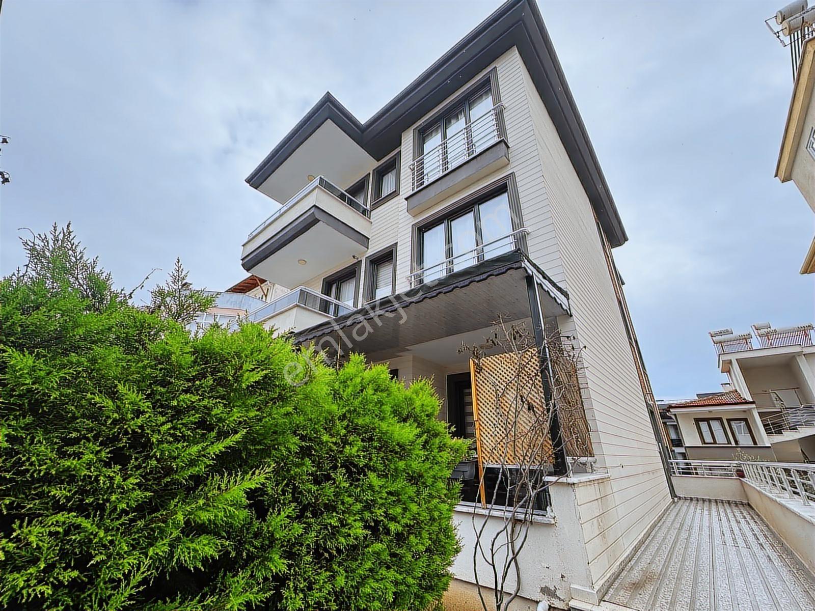 Altınoluk'da Ara Kat Manzaralı Geniş Kullanımlı 1+1 Satılıkdaire