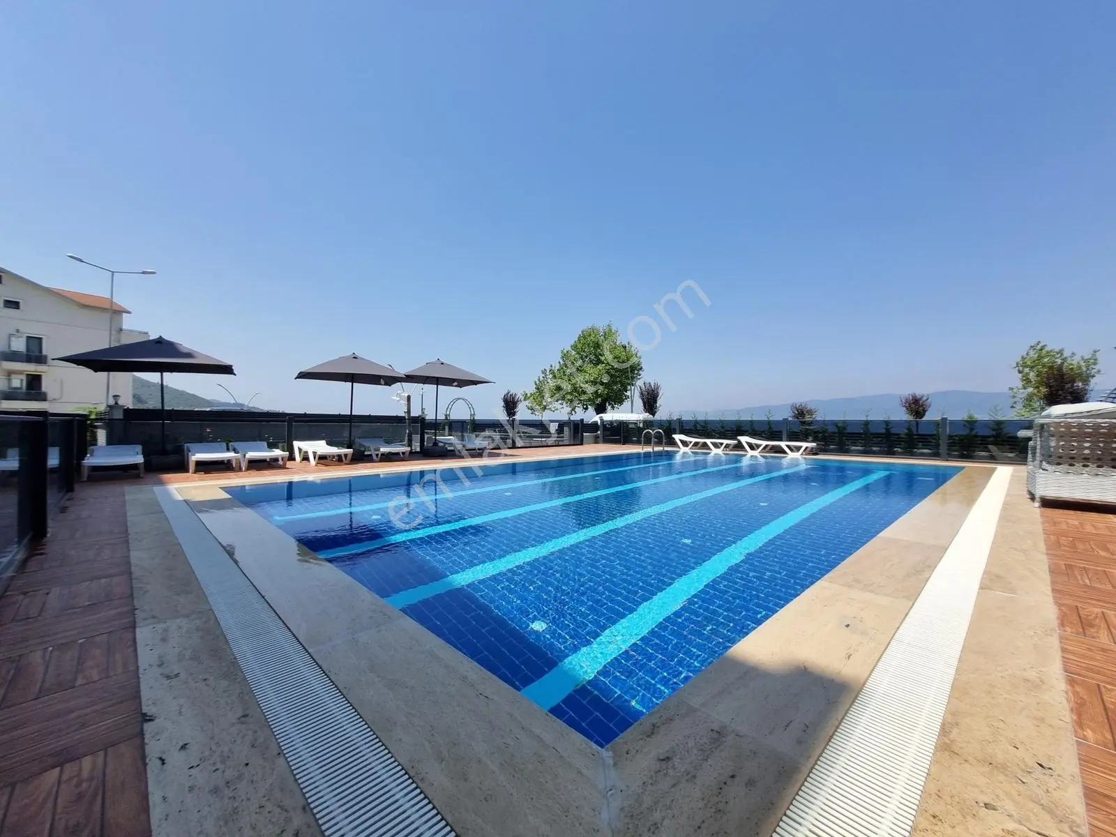 Halıdere Yalı Evlerinde Kiralık Denize Sıfır Site İçinde Daire - Görsel 2