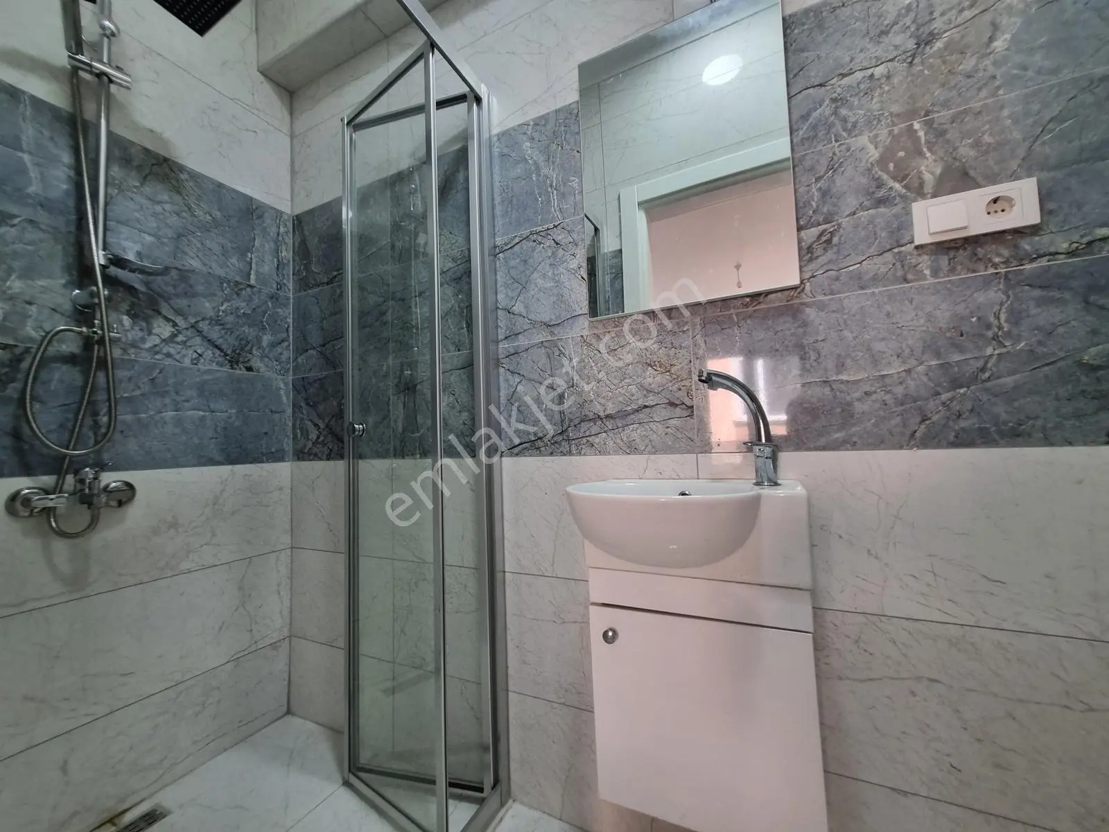 Halıdere Yalı Evlerinde Kiralık Denize Sıfır Site İçinde Daire - Görsel 4
