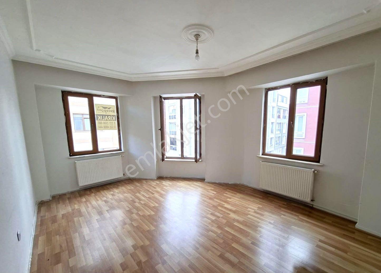 Recep Ümit'ten Güllük Mahallesi Seylap Caddesi Yakınında Geniş Ferah Kiralık 2+1 Muhteşem Daire - Görsel 5