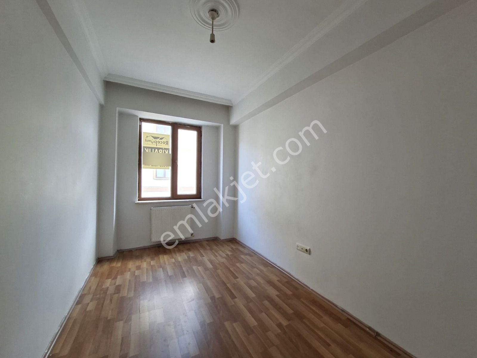 Recep Ümit'ten Güllük Mahallesi Seylap Caddesi Yakınında Geniş Ferah Kiralık 2+1 Muhteşem Daire - Görsel 15
