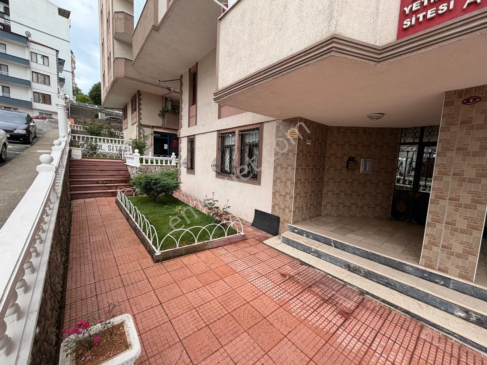 Yeşiltepe'de Merkezi Konumda 3+1 Fırsat Daire - Görsel 20