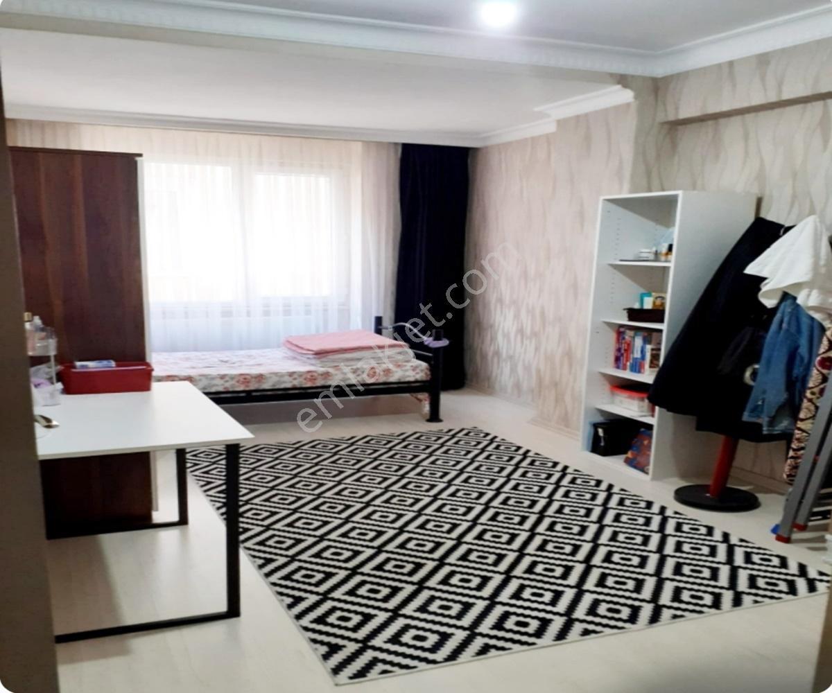 Acil Satılık !! Metrobüse Yakın Çift Cephe Balkonlu 3+1 Daire - Görsel 4