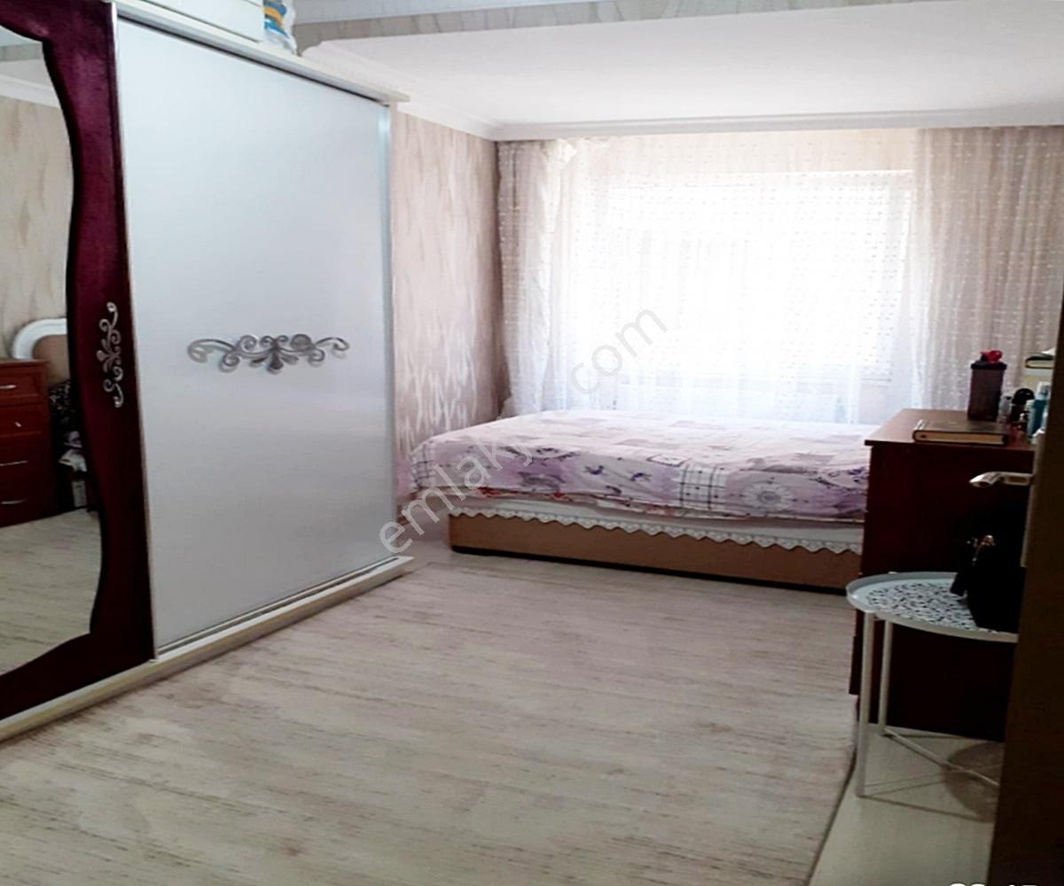Acil Satılık !! Metrobüse Yakın Çift Cephe Balkonlu 3+1 Daire - Görsel 12