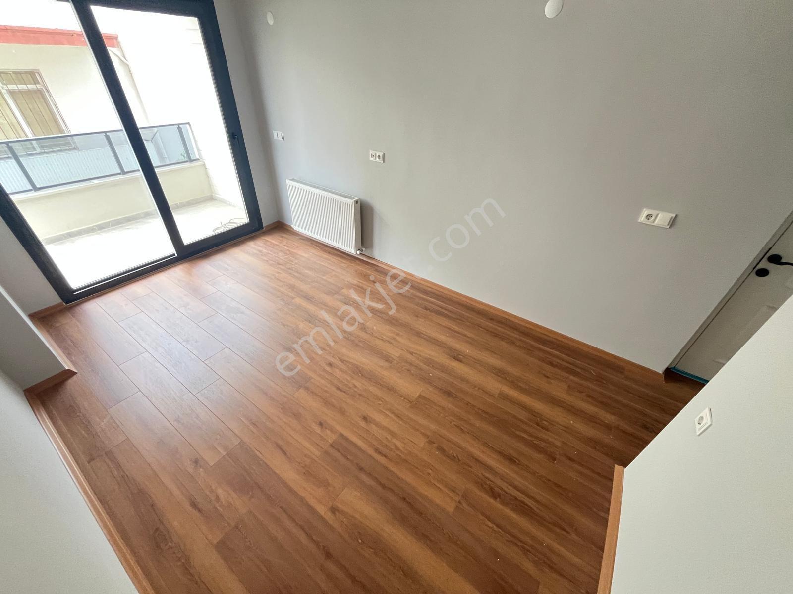 Yetki Gürsoy'dan Pazar Sokağında Sahile 150 Metre Sıfır 2+1 - Görsel 9