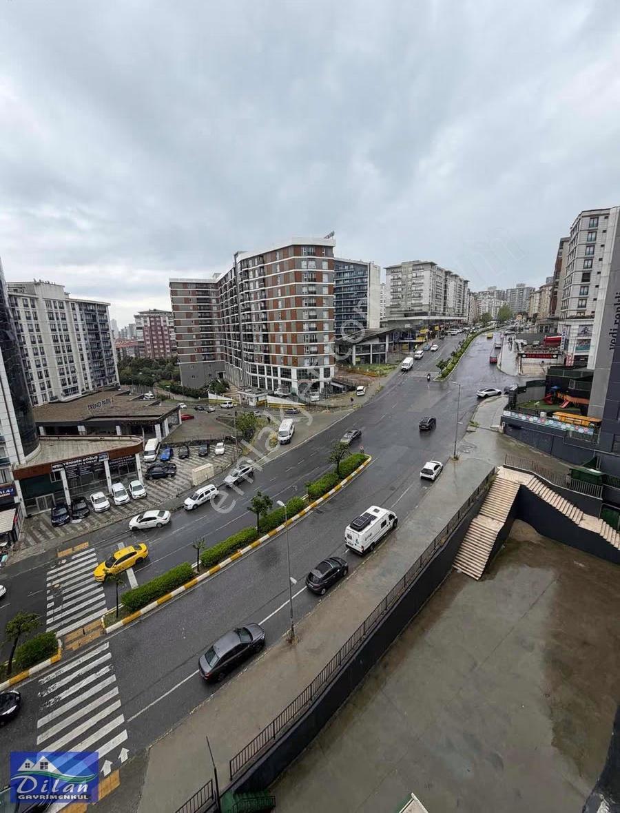 Metrobüse 10 Dakika Yürüme Mesafesinde Site İçerisinde