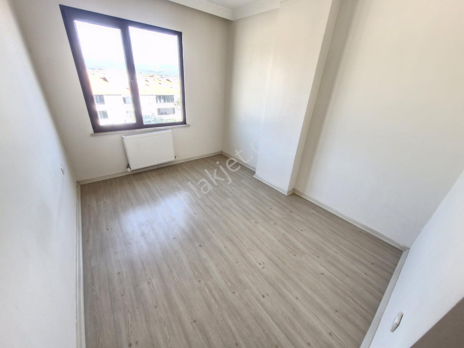 Cadde Üzeri Kullanışlı 2+1 Doğalgazlı Kiralık Geniş Daire - Görsel 14