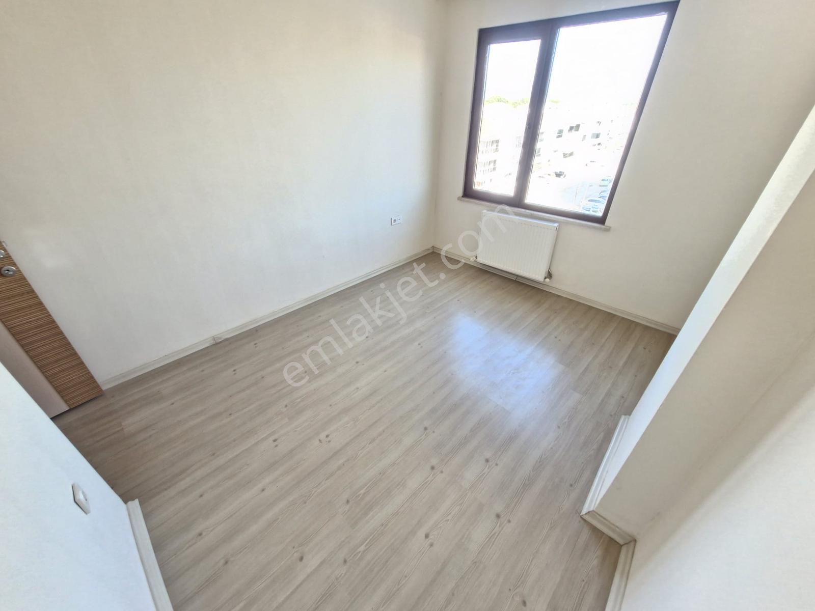 Cadde Üzeri Kullanışlı 2+1 Doğalgazlı Kiralık Geniş Daire - Görsel 4