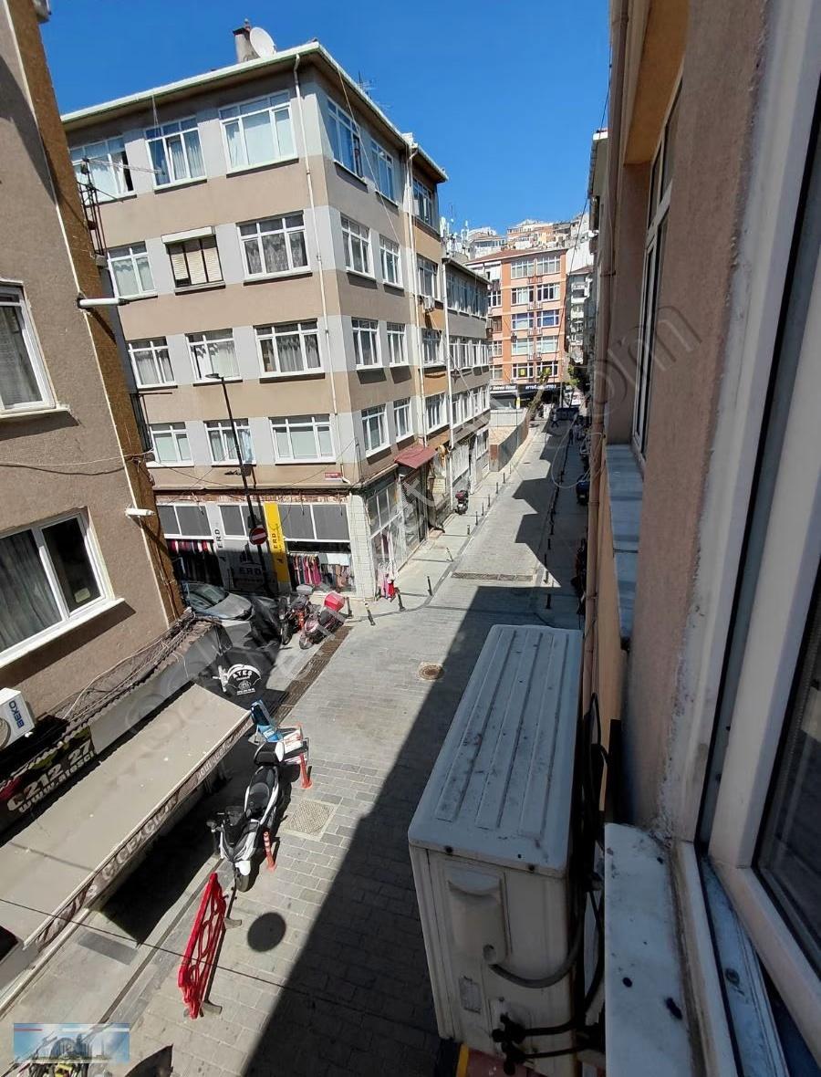 Mehmet Han Emlak'tan Balık Pazarına Yakın Yokuşsuz Full Eşyalı