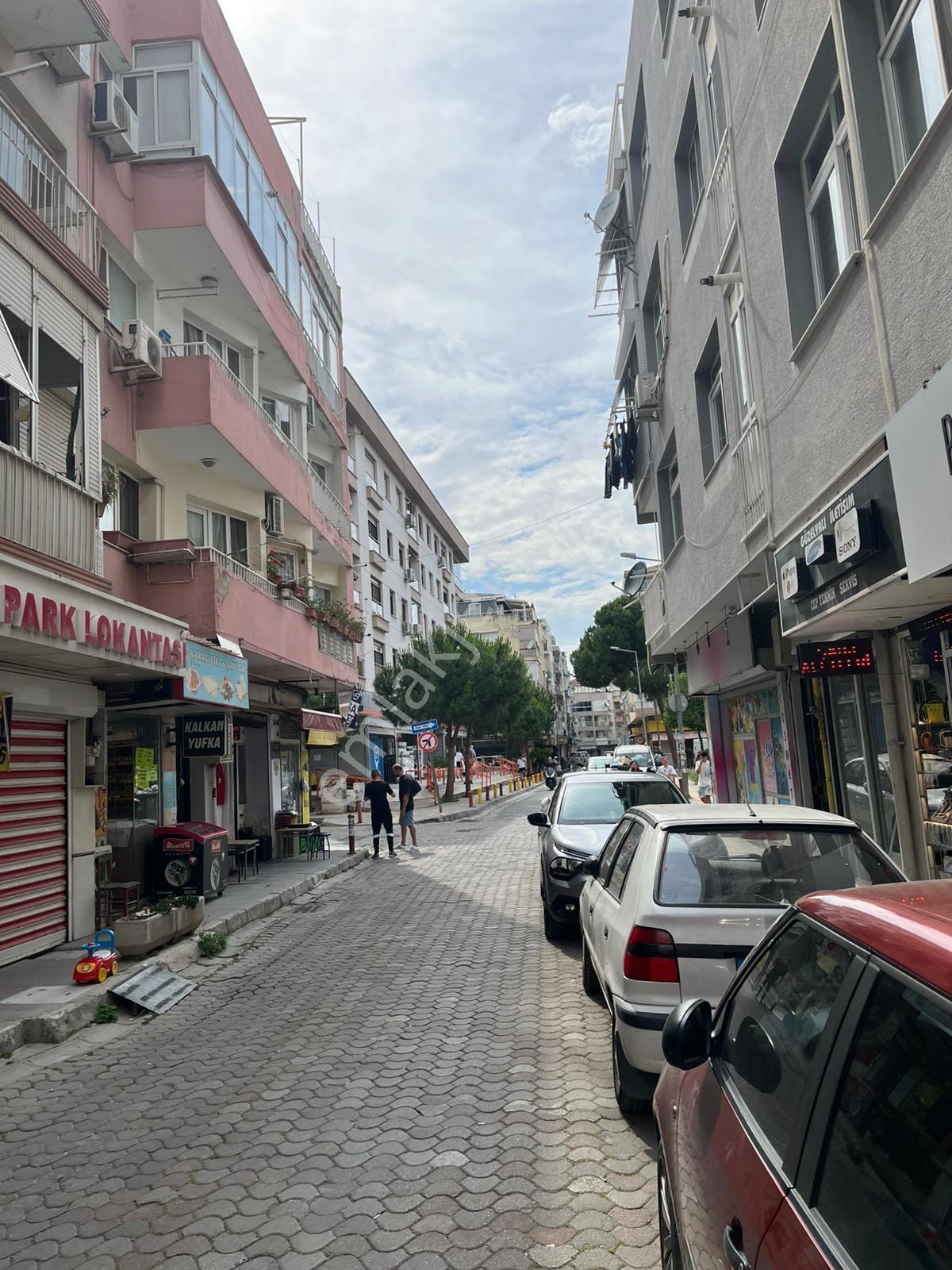 Ogün'den Güzelyalı Merkezde Full Yapılı Devren Kiralık Berber Dükkanı - Görsel 4
