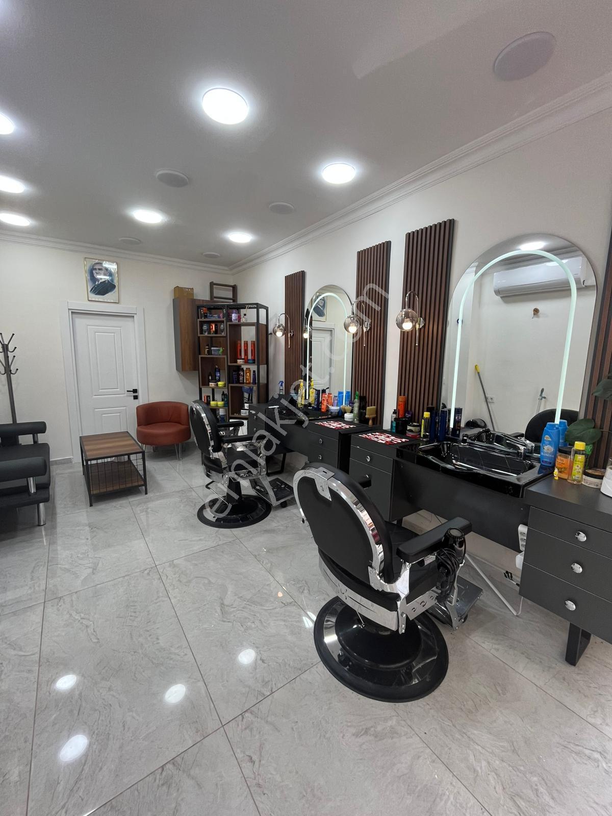 Ogün'den Güzelyalı Merkezde Full Yapılı Devren Kiralık Berber Dükkanı