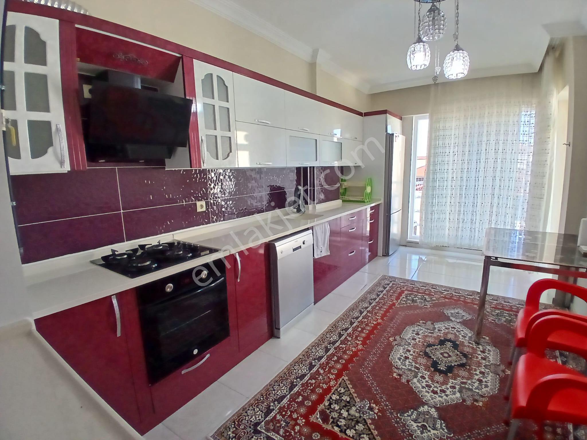Akçay Emlak'tan Akşehir Yarenler Mahallesinde Asansörlü Eşyalı Kiralık 3+1 Daire