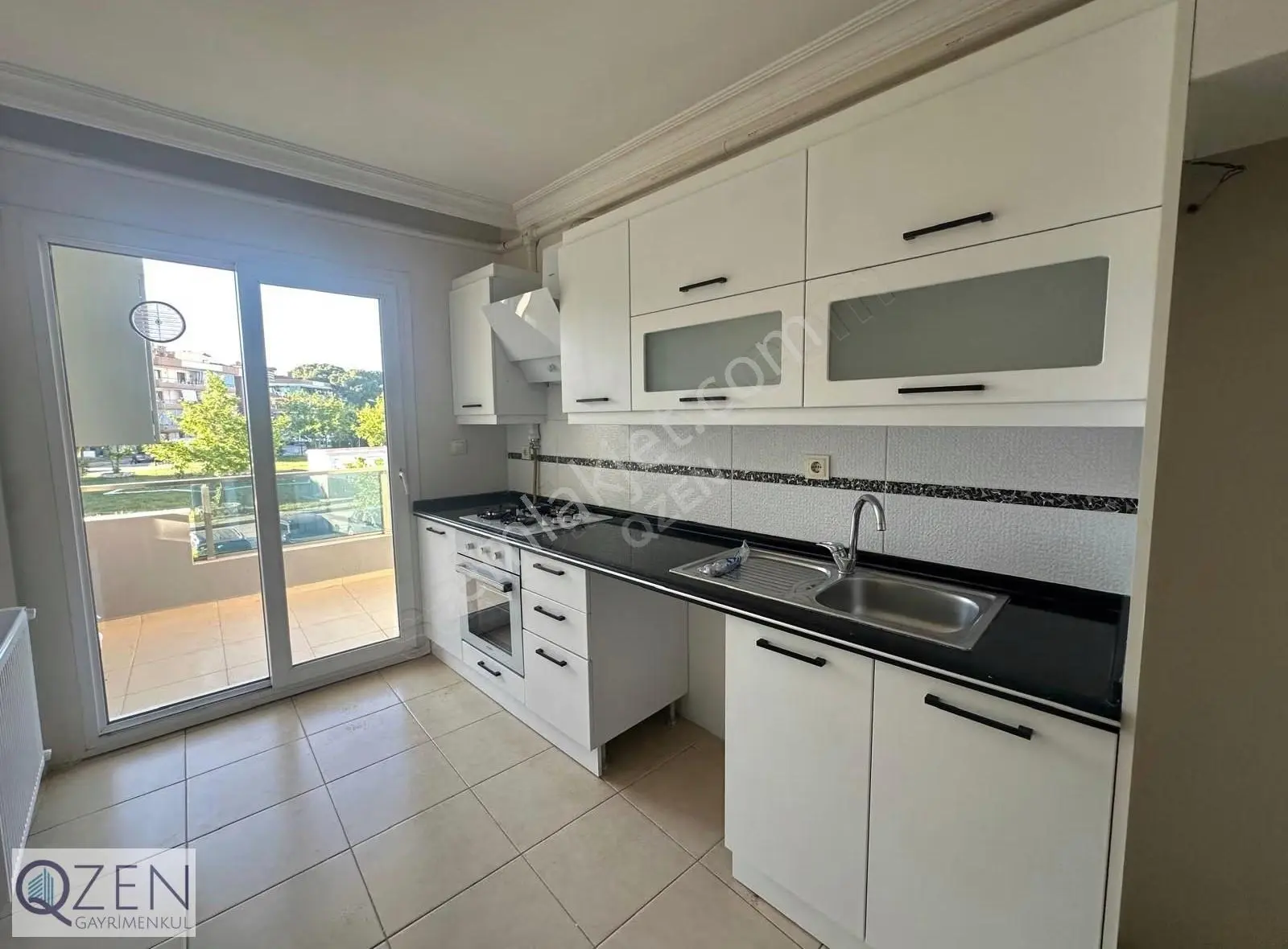 Qzen' Den Havuzlu Site İçerisinde 100 M2 2+1 Daire