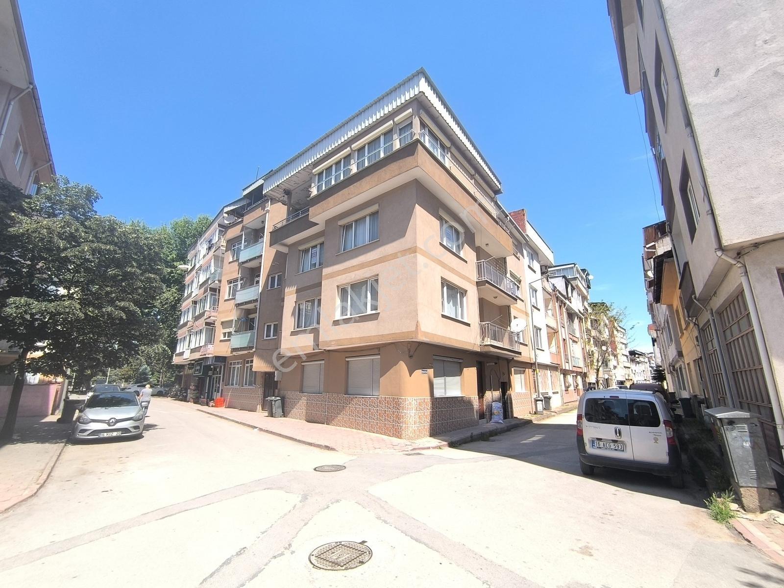 Kariyer'den İnegöl Merkez'de Arakat Satılık 2+1 Daire - 115 M²