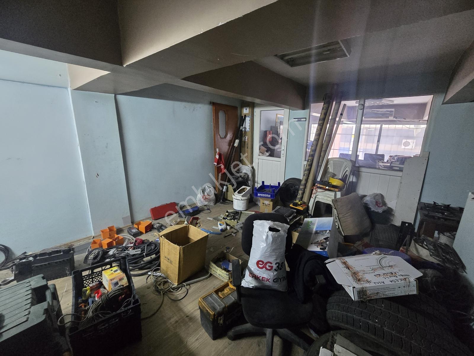 Alsancak Toptancılar Sitesinde Satılık Dükkan - Görsel 12