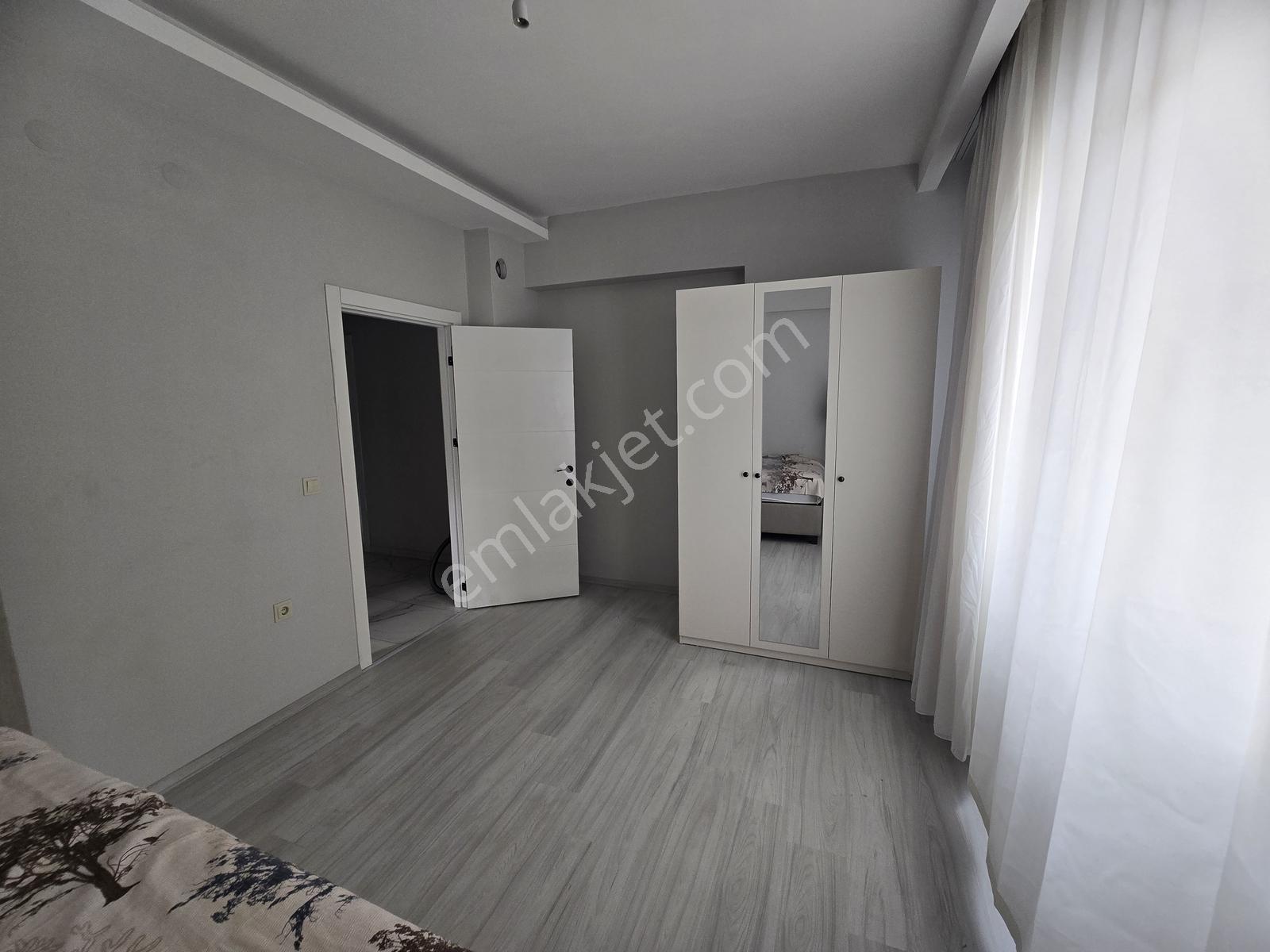 Alsancak'ta Merkezi Bölgede Sıfır 3+1 Daire - Görsel 14