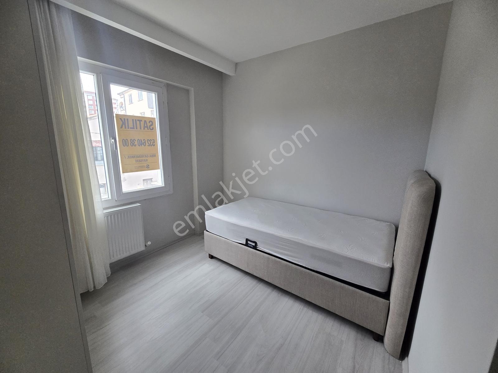 Alsancak'ta Merkezi Bölgede Sıfır 3+1 Daire - Görsel 16