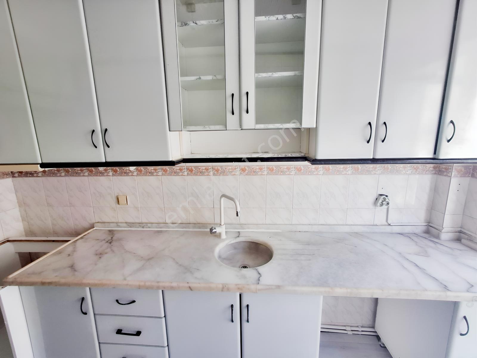 Karargahtepe Mahallesinde Bağımsız Salon 3+1 Kiralık Daire - Görsel 4